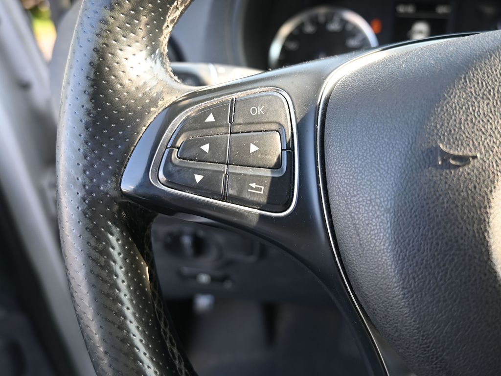 Vehicle image 20 of 29