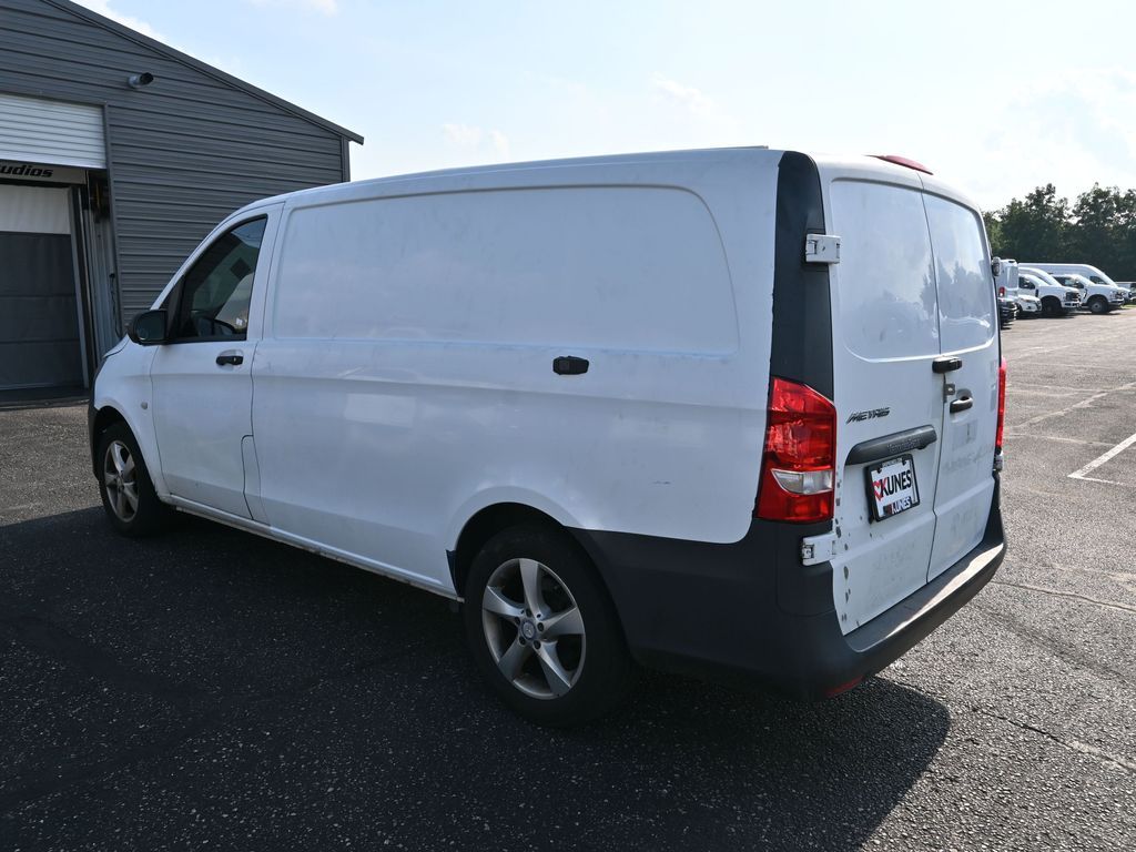 Vehicle image 10 of 29