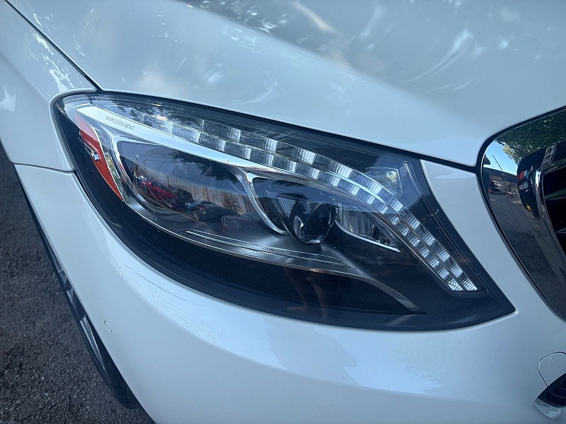 Vehicle image 21 of 42