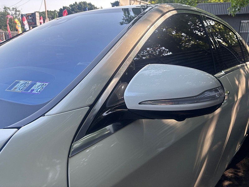 Vehicle image 20 of 42