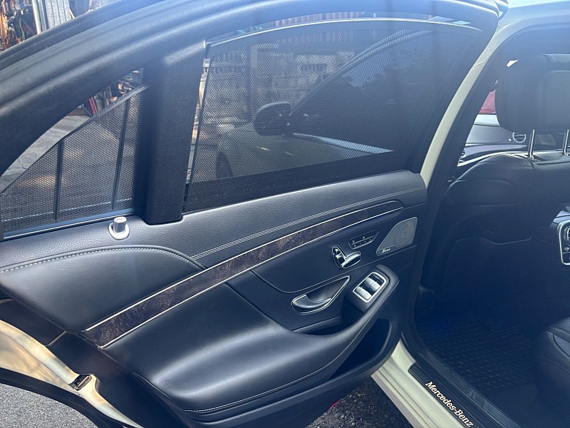 Vehicle image 35 of 42