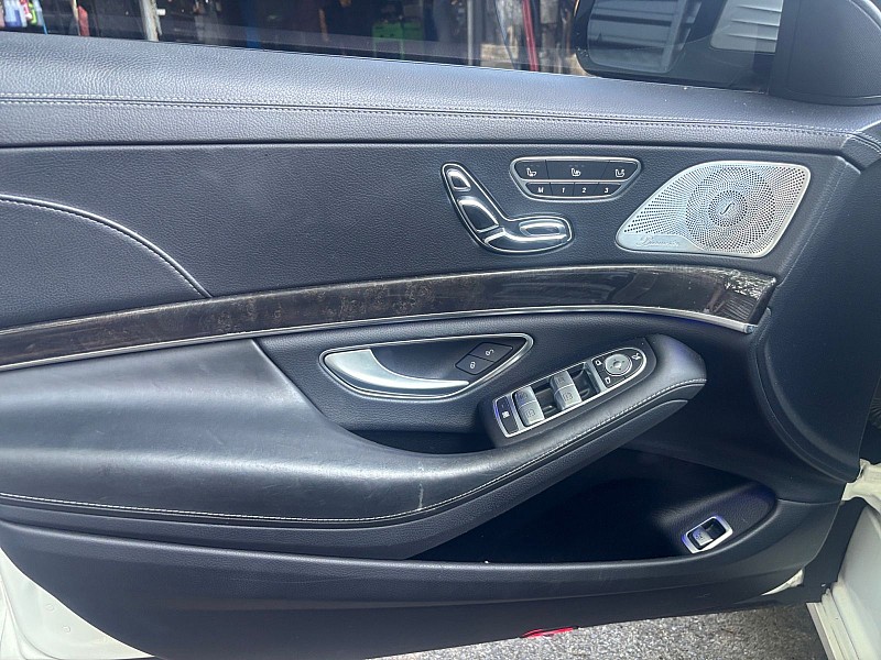 Vehicle image 31 of 42