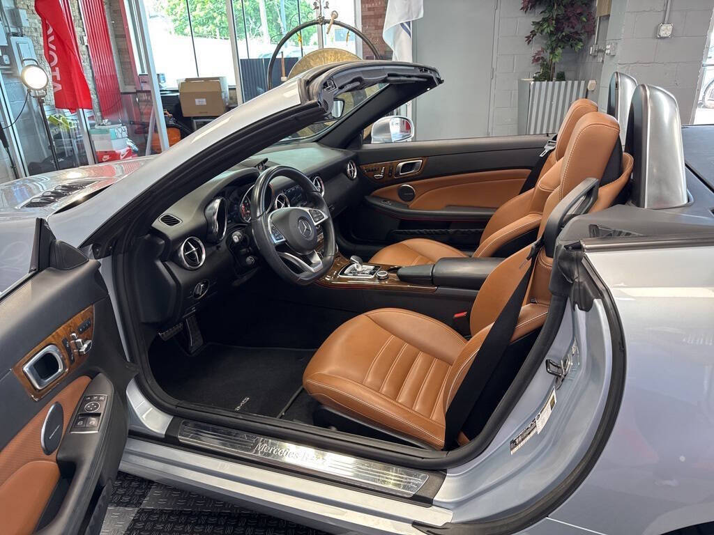 Vehicle image 16 of 43