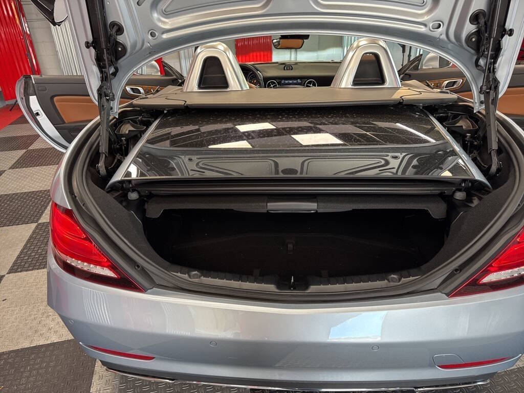Vehicle image 23 of 43