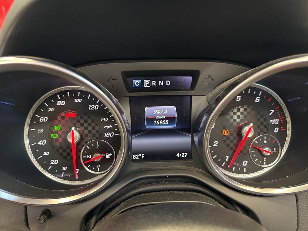 Vehicle image 33 of 43
