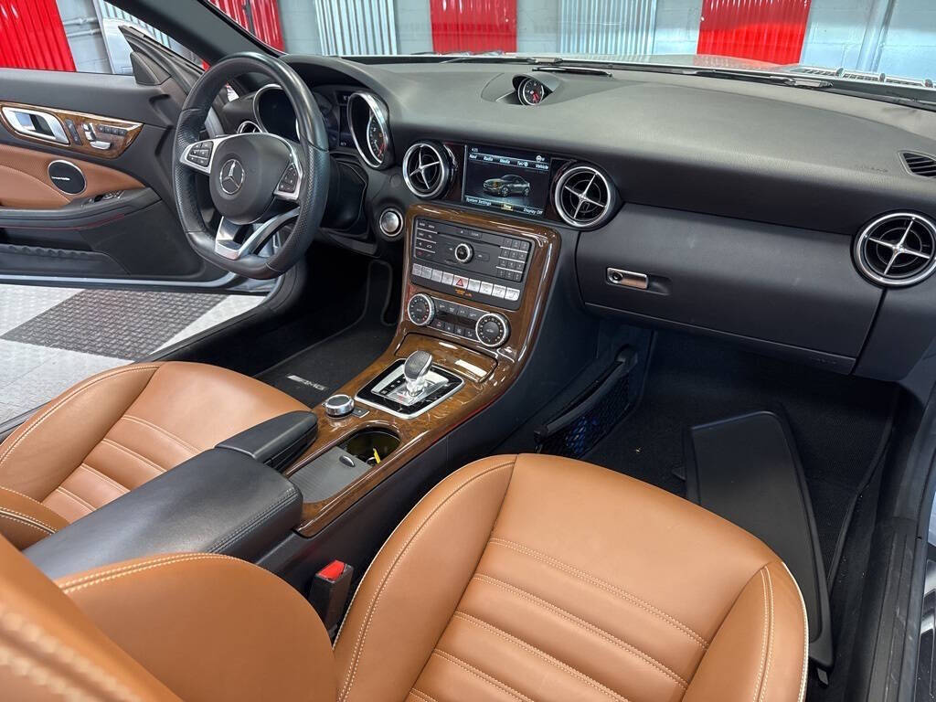 Vehicle image 22 of 43