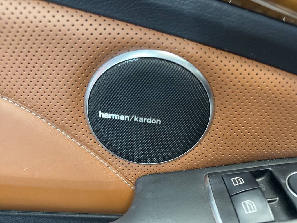 Vehicle image 34 of 43