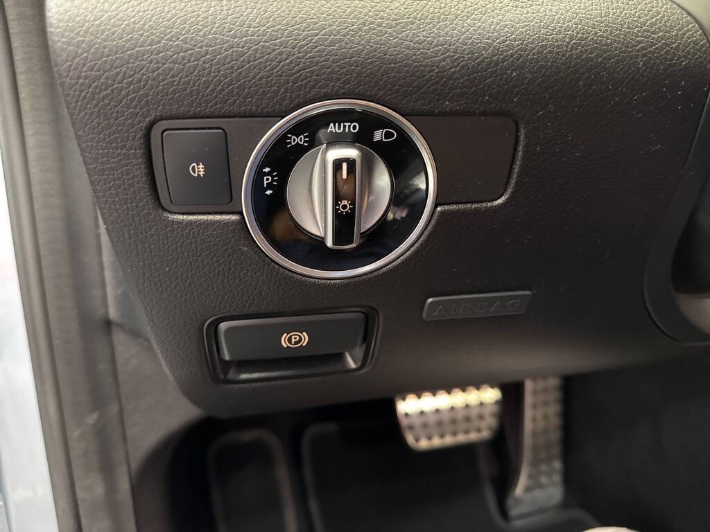 Vehicle image 26 of 43