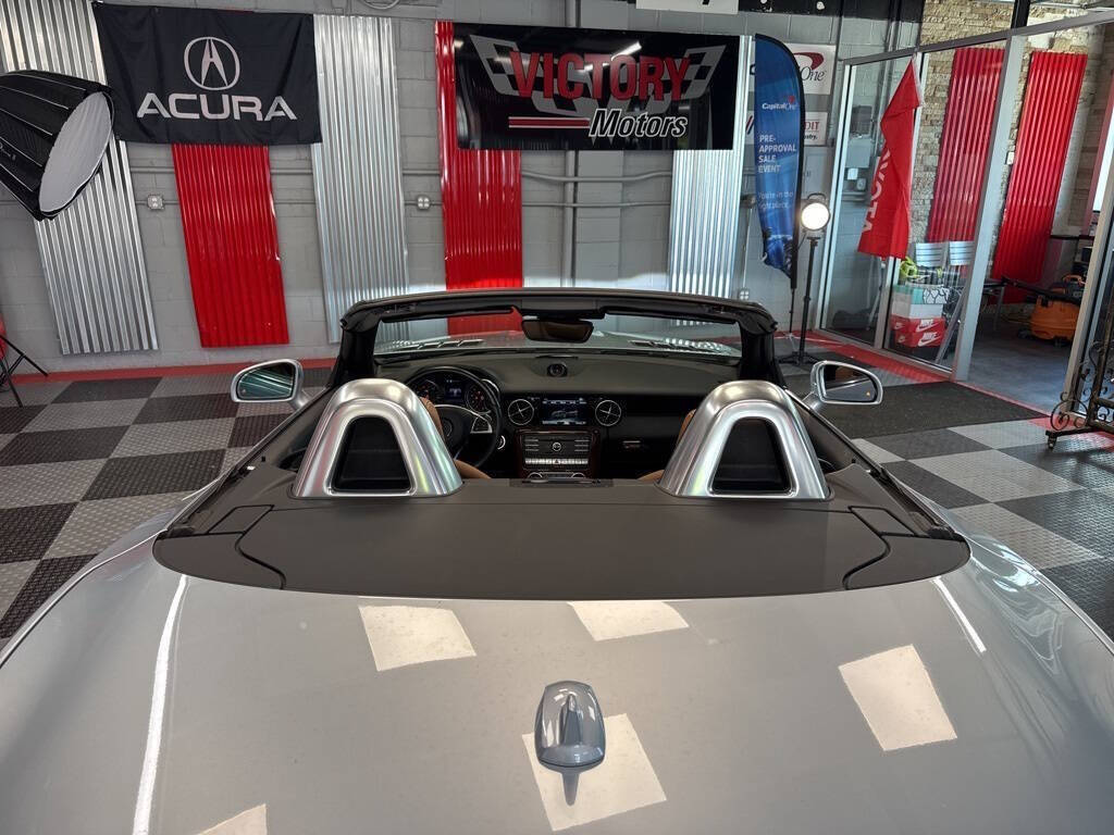 Vehicle image 10 of 43