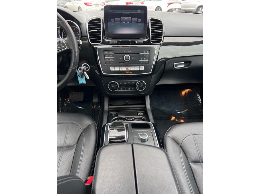 Vehicle image 25 of 28