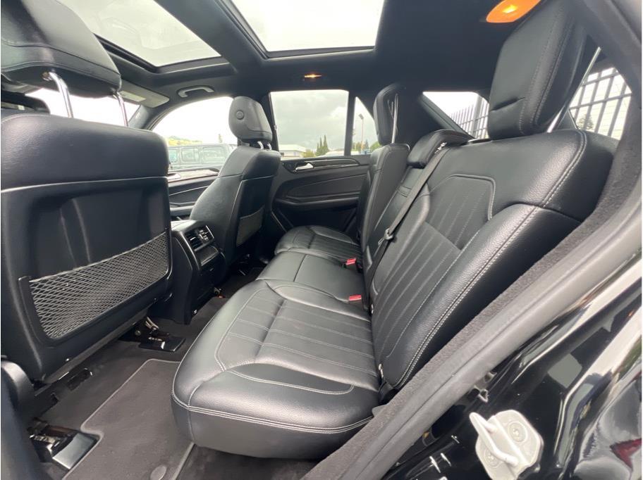 Vehicle image 21 of 28