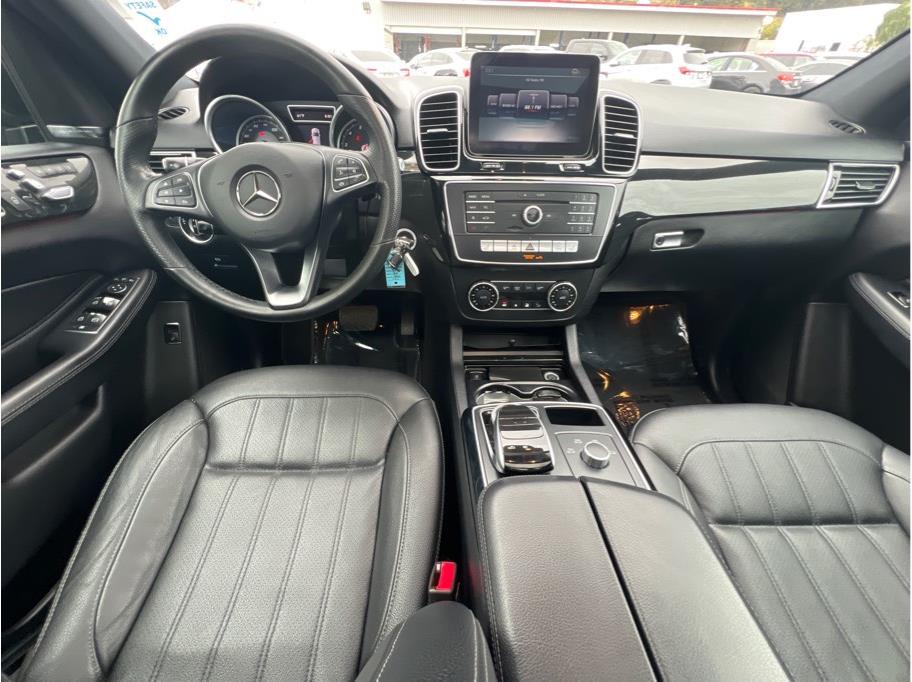 Vehicle image 23 of 28