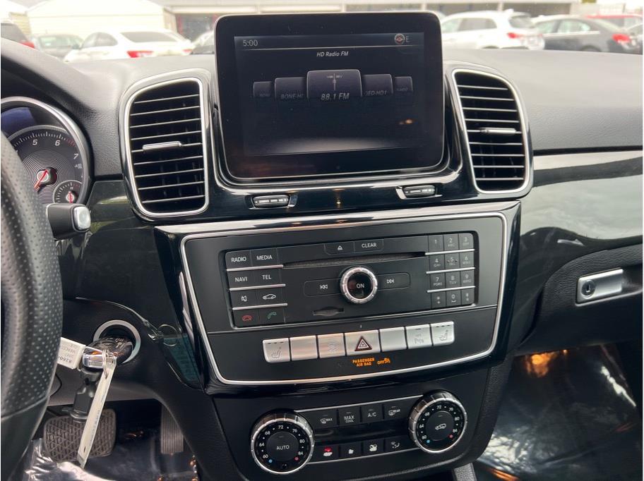 Vehicle image 15 of 28