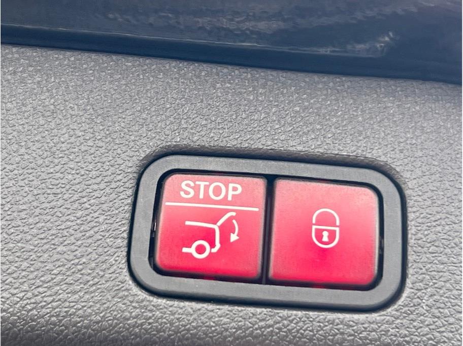 Vehicle image 26 of 28