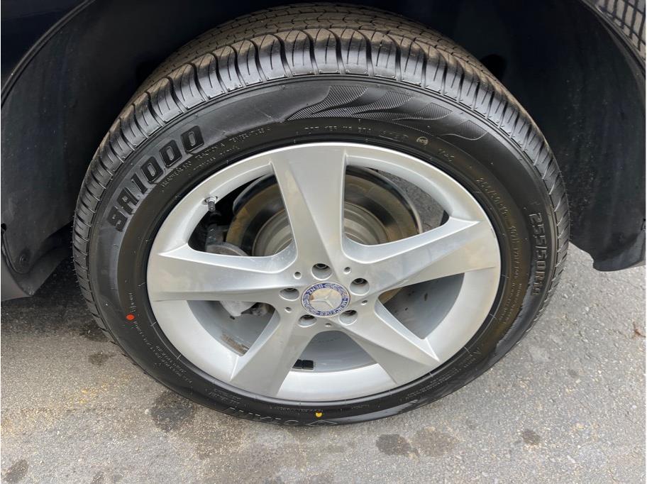 Vehicle image 27 of 28