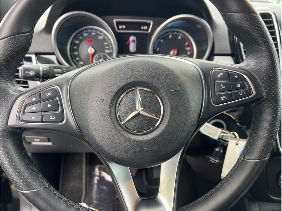 Vehicle image 11 of 28