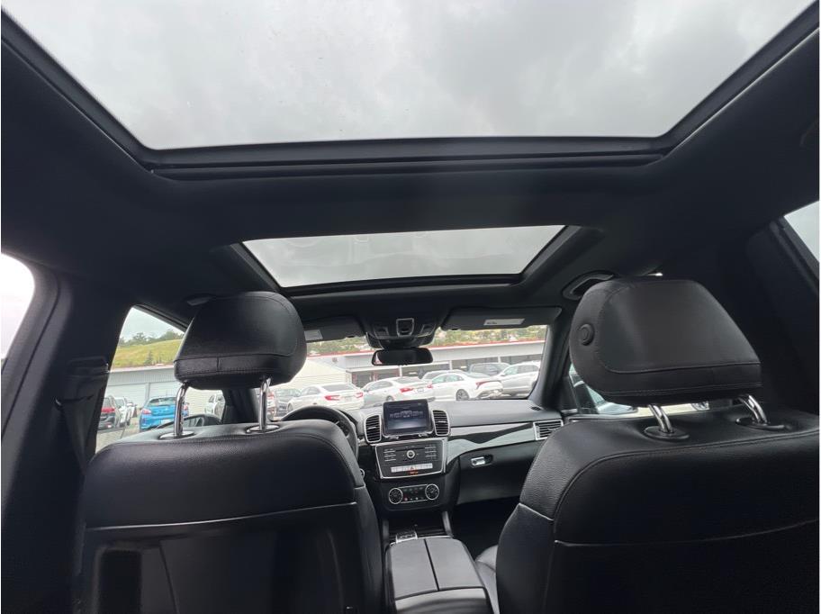 Vehicle image 22 of 28
