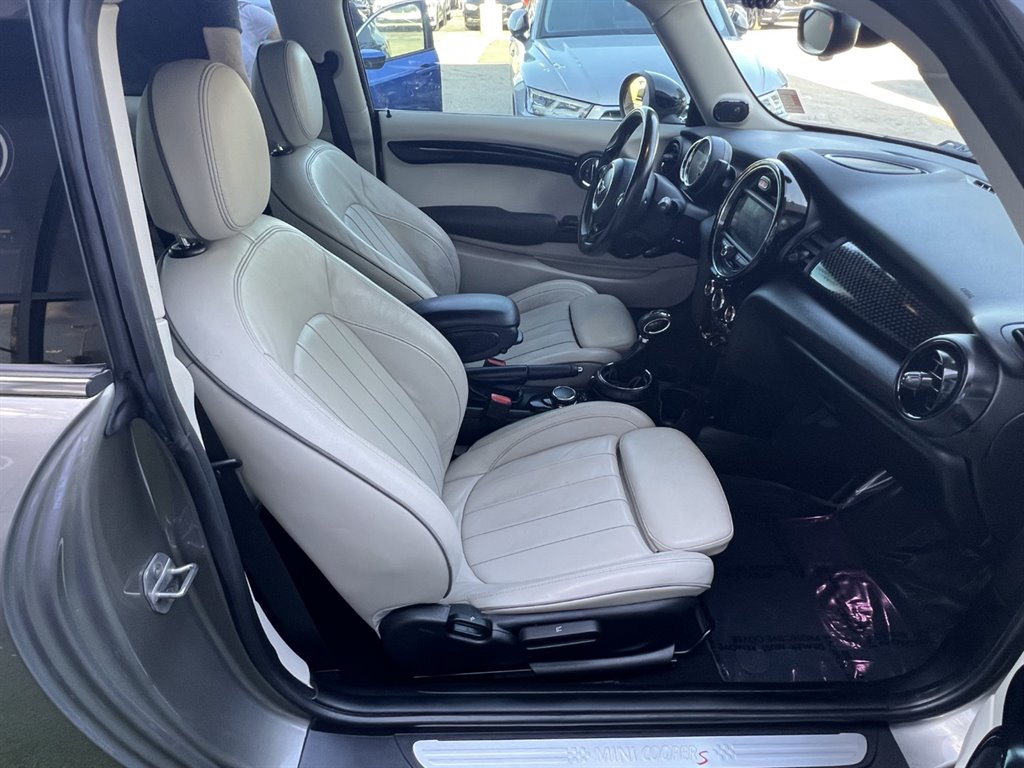 Vehicle image 14 of 27