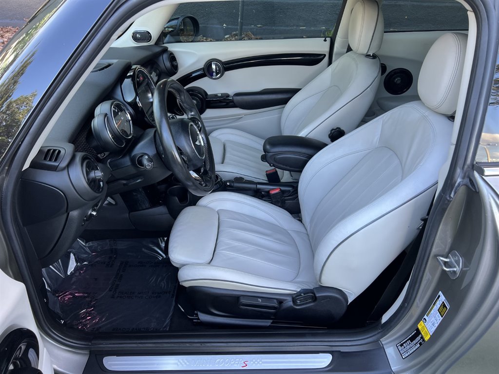 Vehicle image 11 of 27