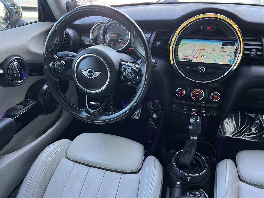 Vehicle image 18 of 27
