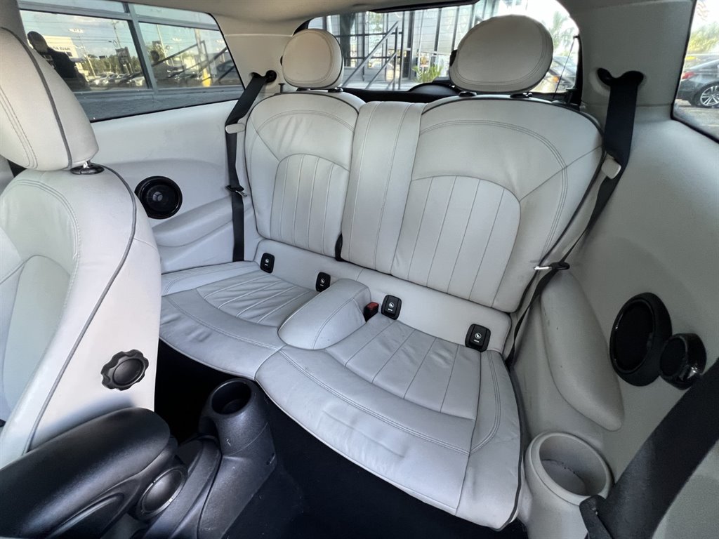 Vehicle image 13 of 27