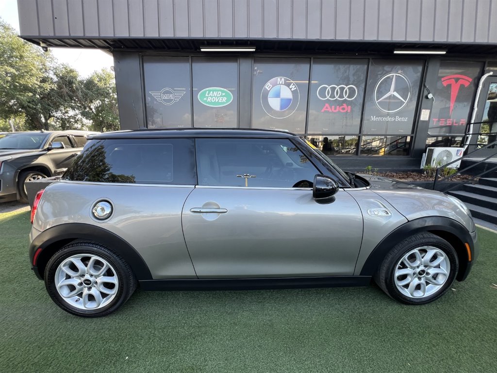 Vehicle image 4 of 27
