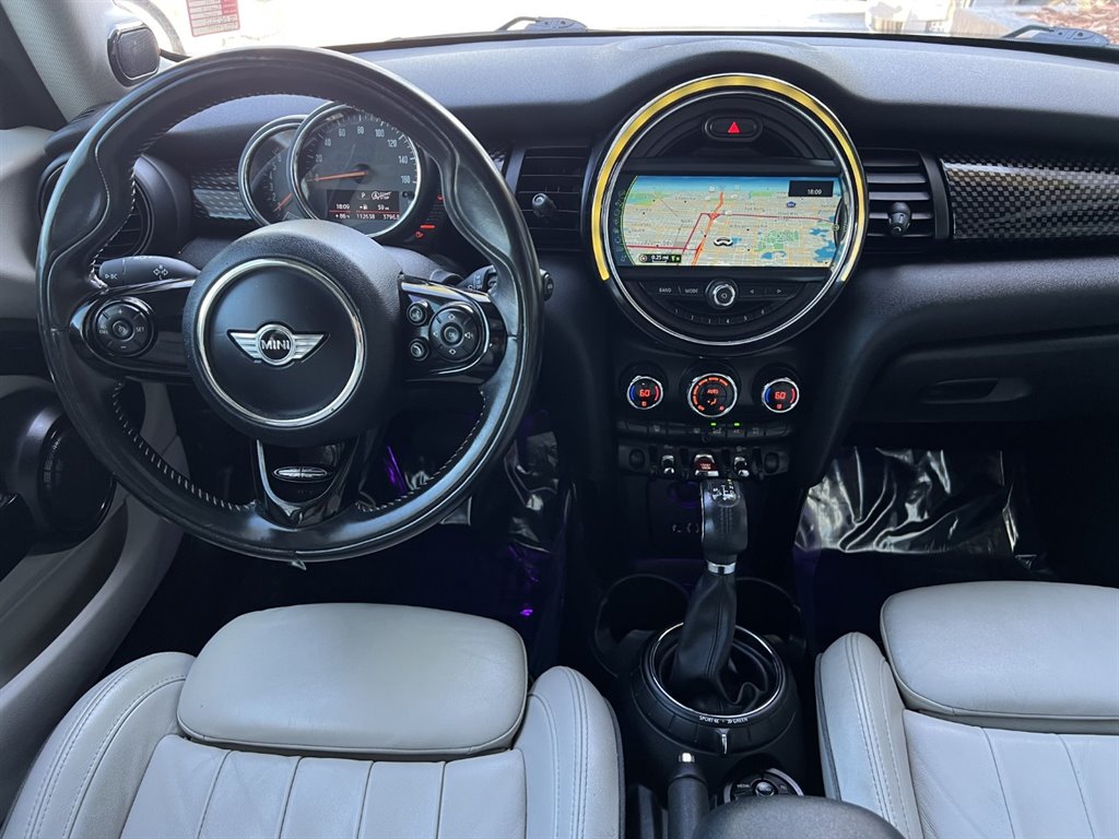 Vehicle image 17 of 27