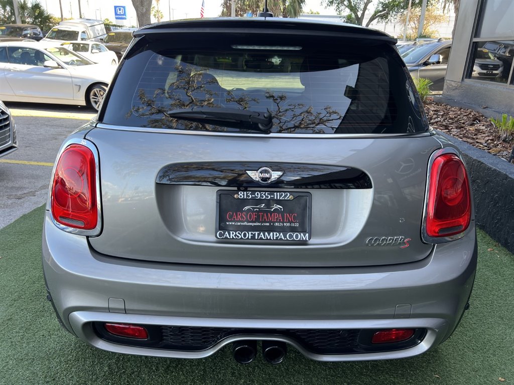 Vehicle image 8 of 27
