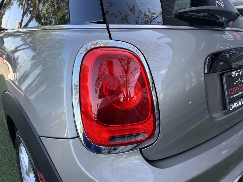Vehicle image 10 of 27