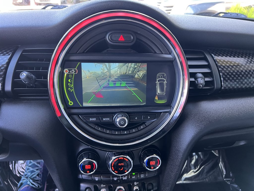 Vehicle image 23 of 27