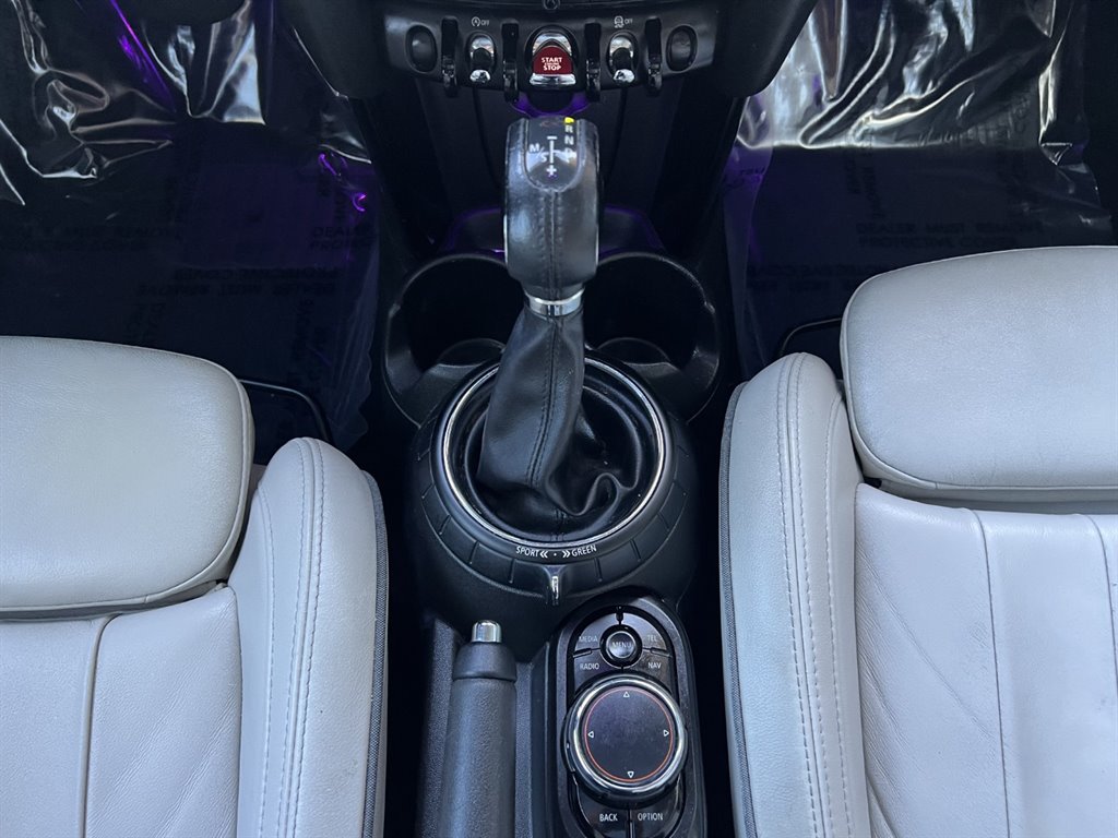 Vehicle image 22 of 27
