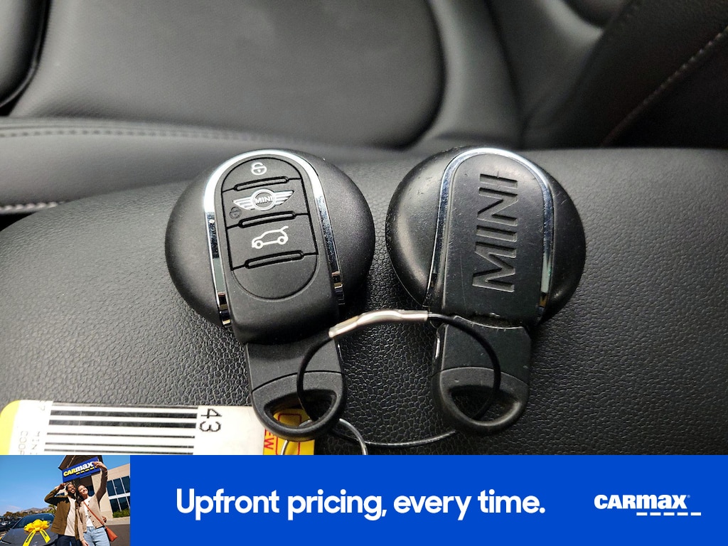 2017 MINI Cooper Clubman S Image 16 of 25
