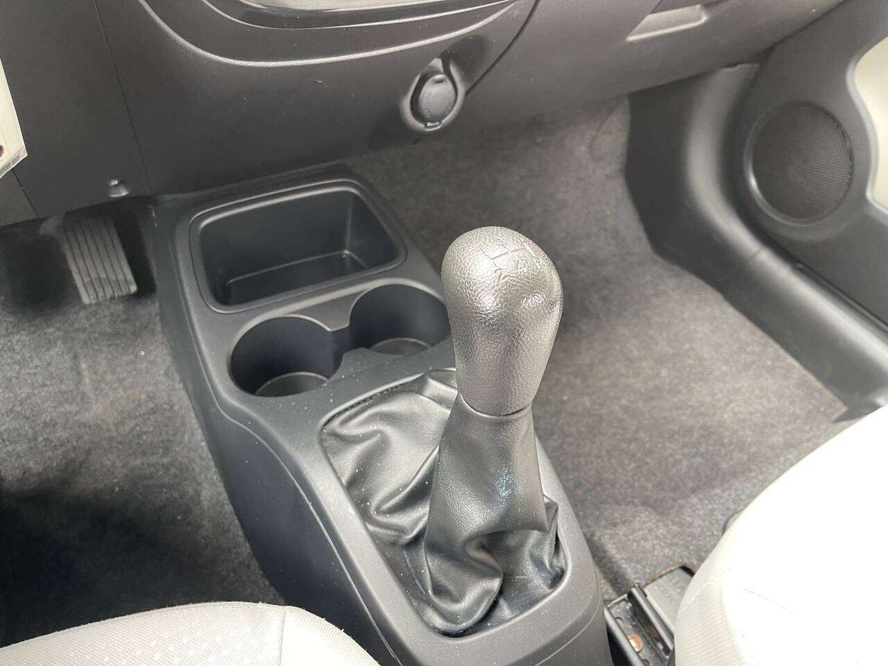 Vehicle image 19 of 24