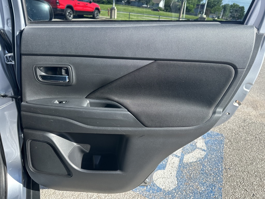Vehicle image 46 of 70