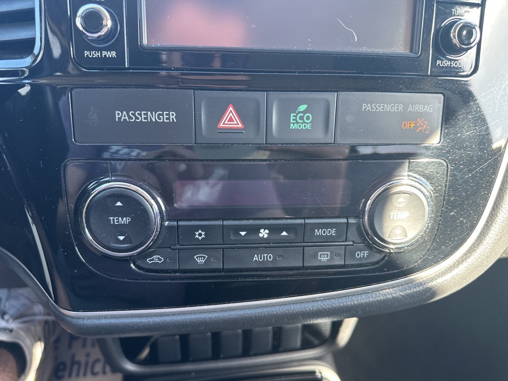 Vehicle image 68 of 70