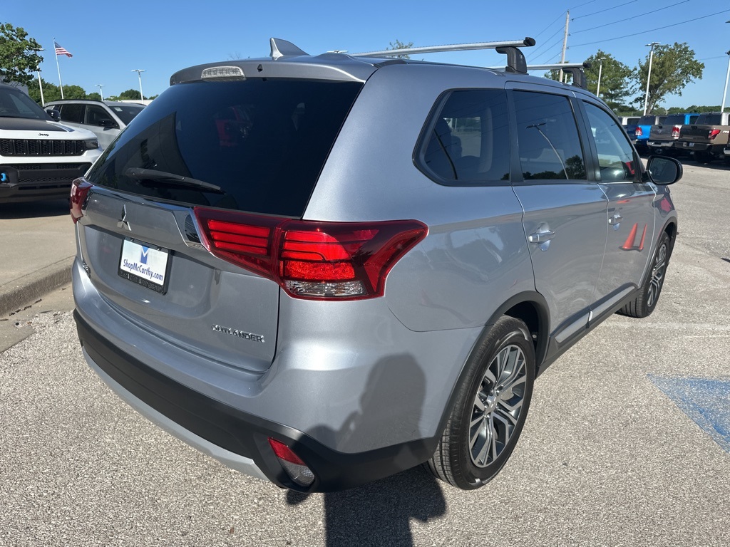 Vehicle image 23 of 70