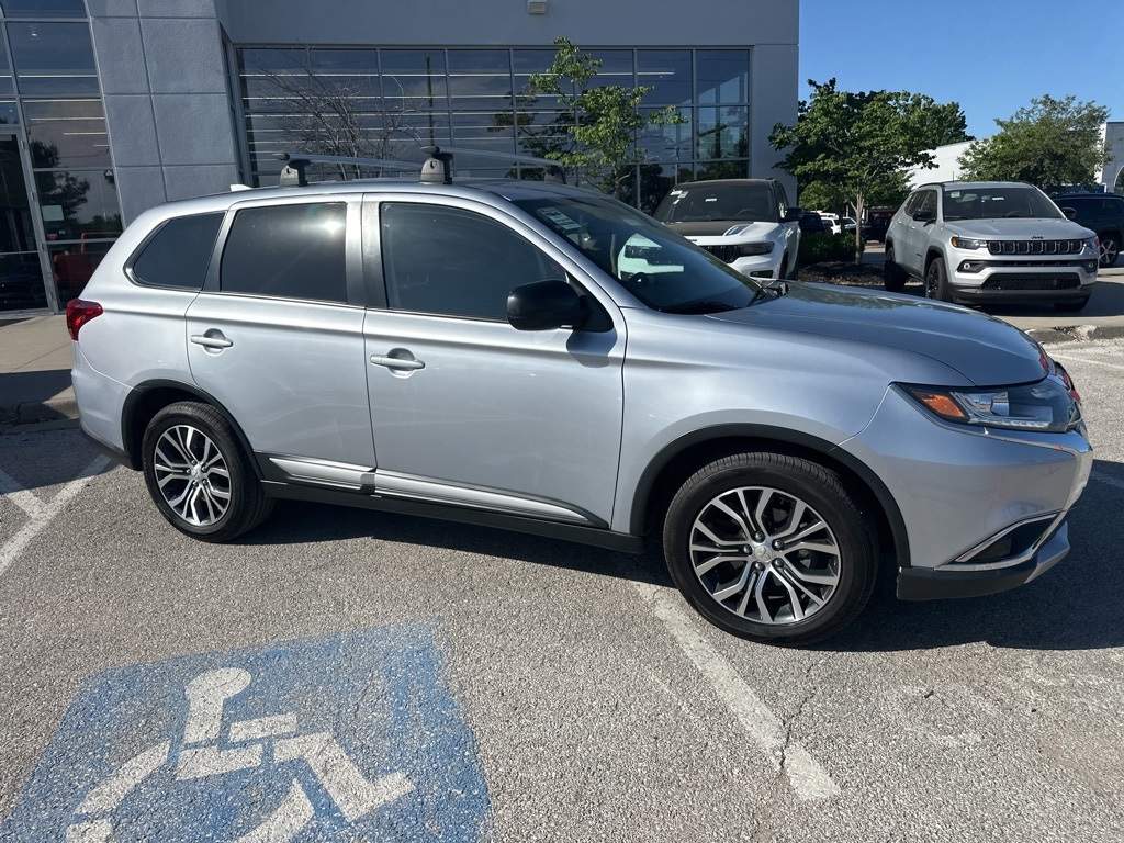 Vehicle image 12 of 70