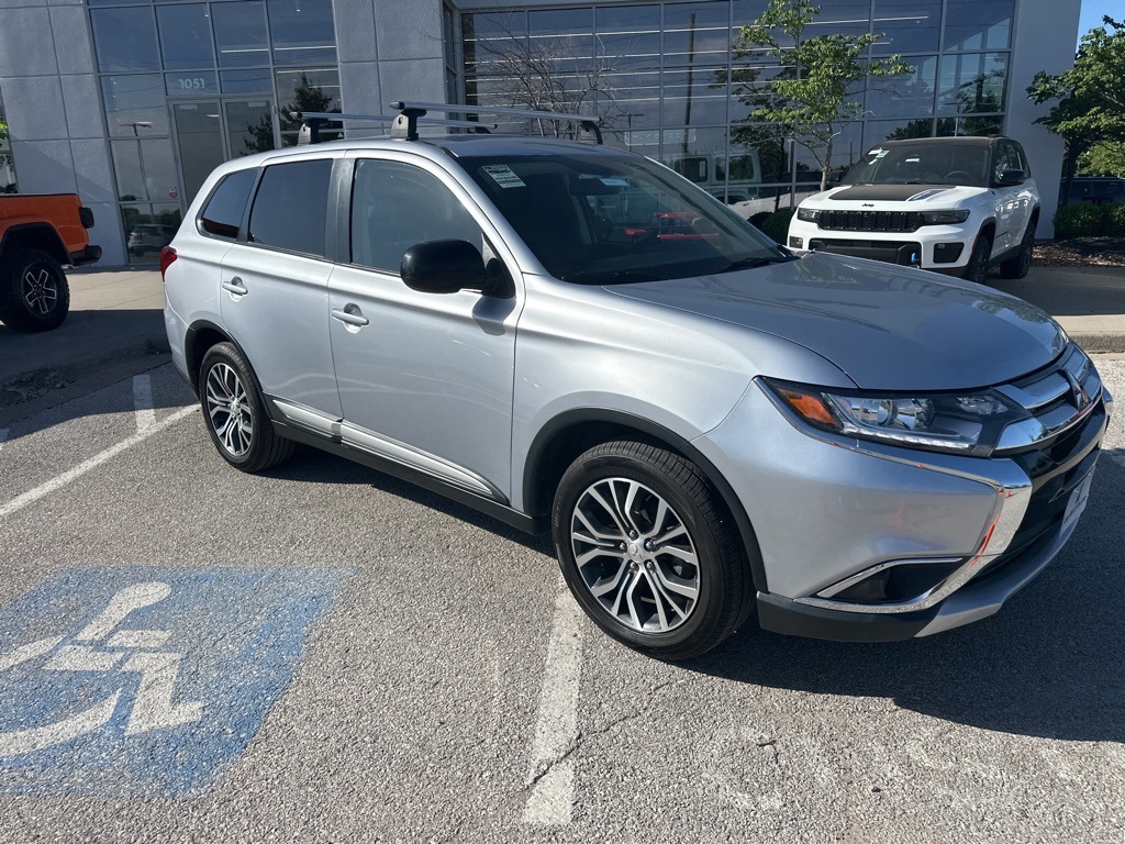 Vehicle image 10 of 70