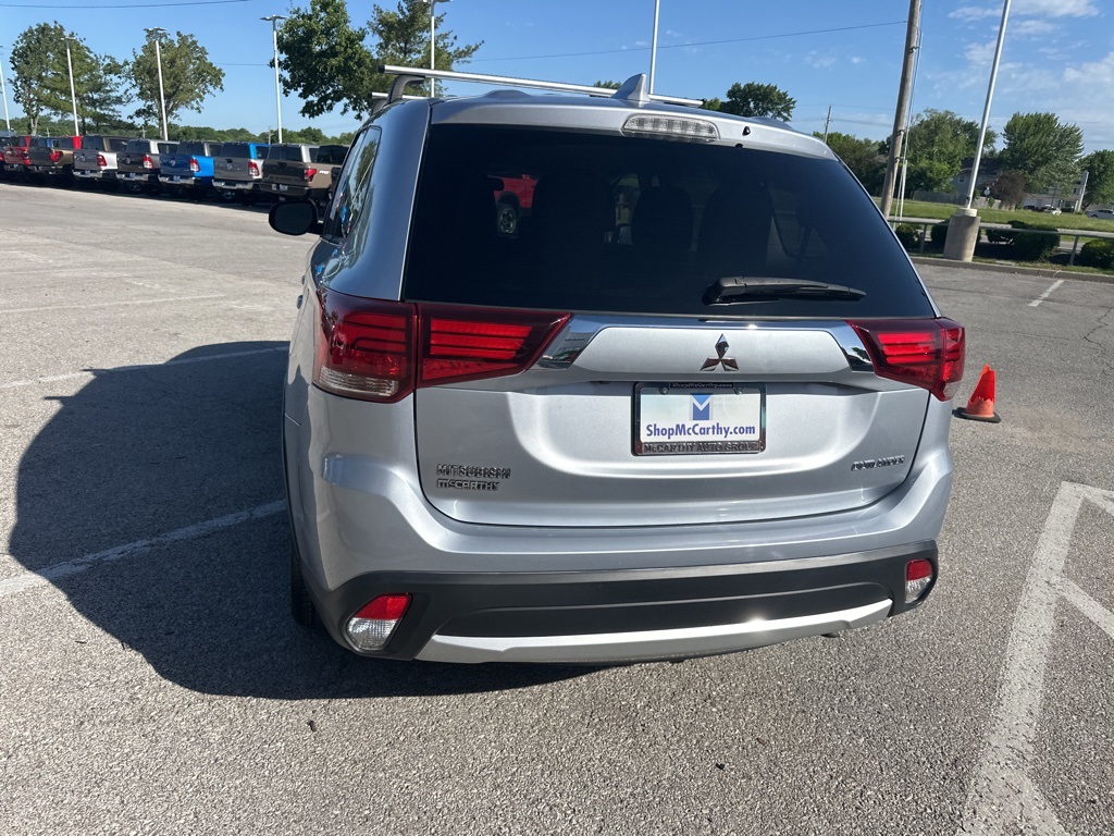 Vehicle image 27 of 70