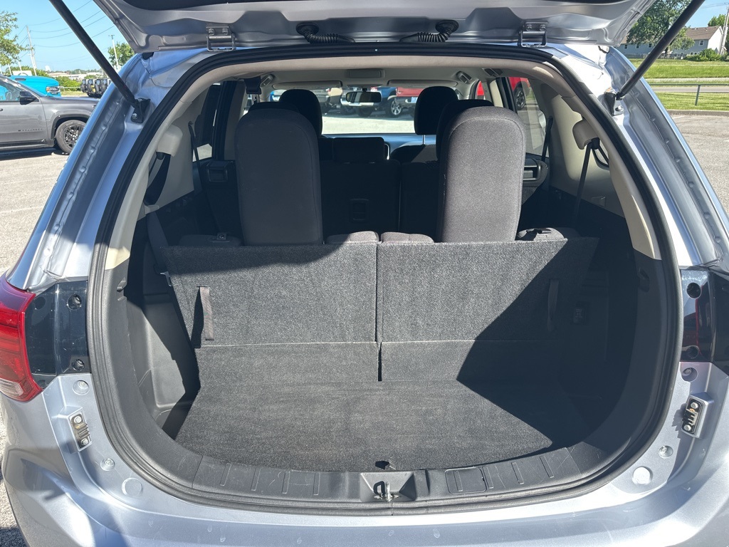 Vehicle image 37 of 70