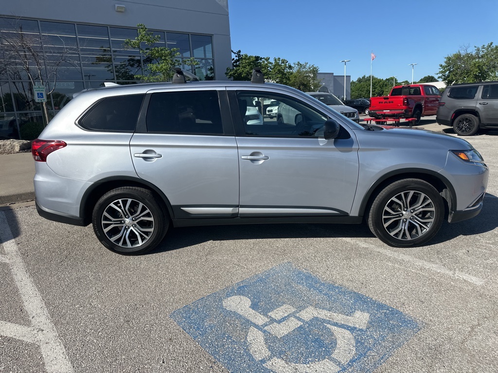 Vehicle image 17 of 70