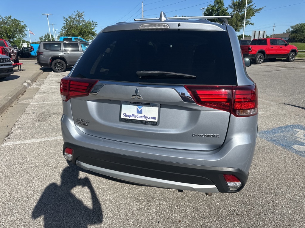 Vehicle image 26 of 70