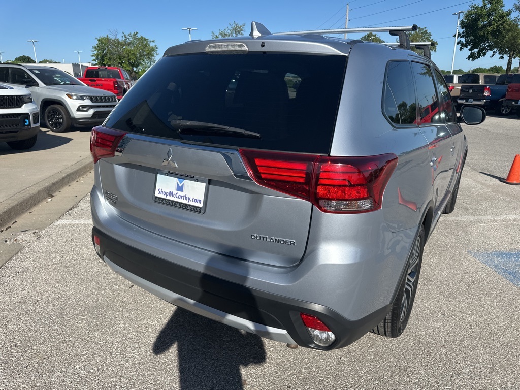 Vehicle image 25 of 70