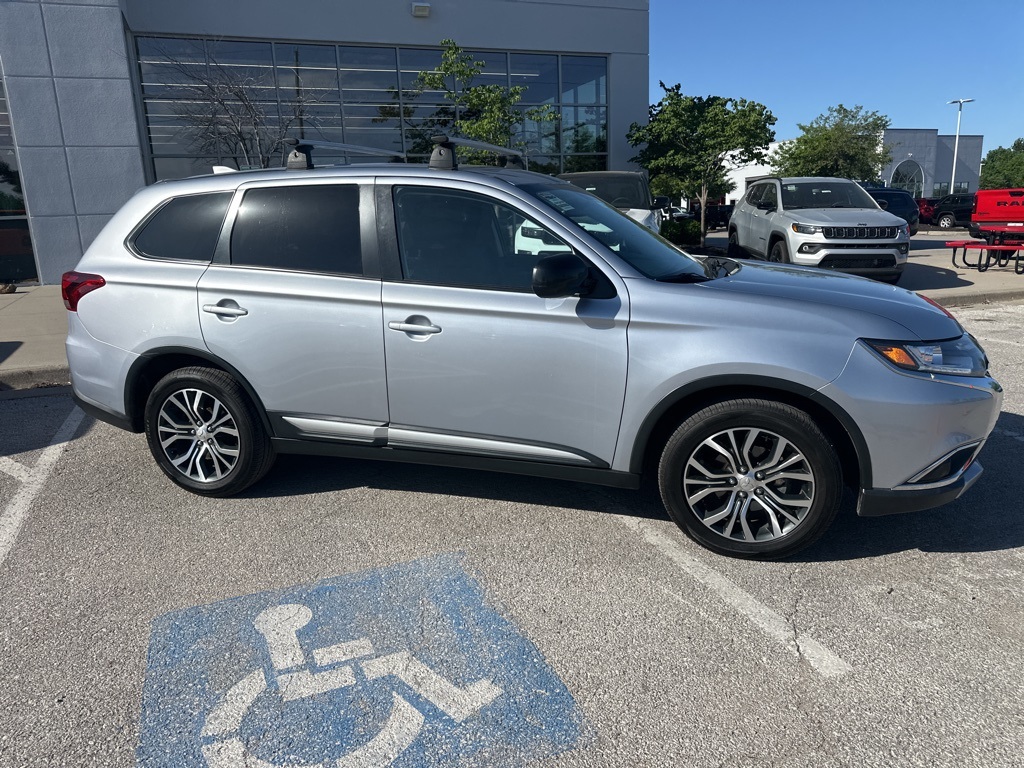 Vehicle image 9 of 70