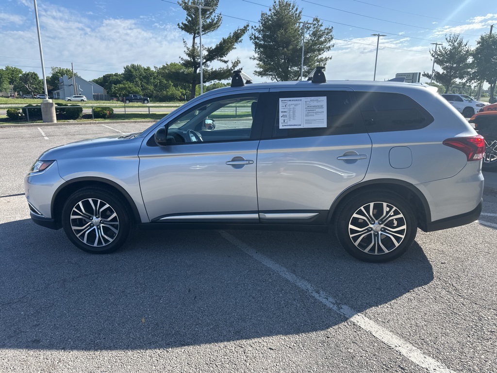 Vehicle image 34 of 70