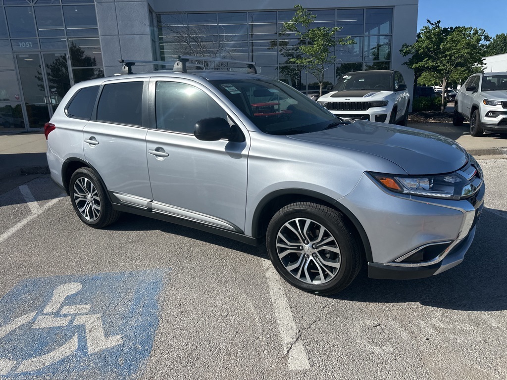Vehicle image 16 of 70