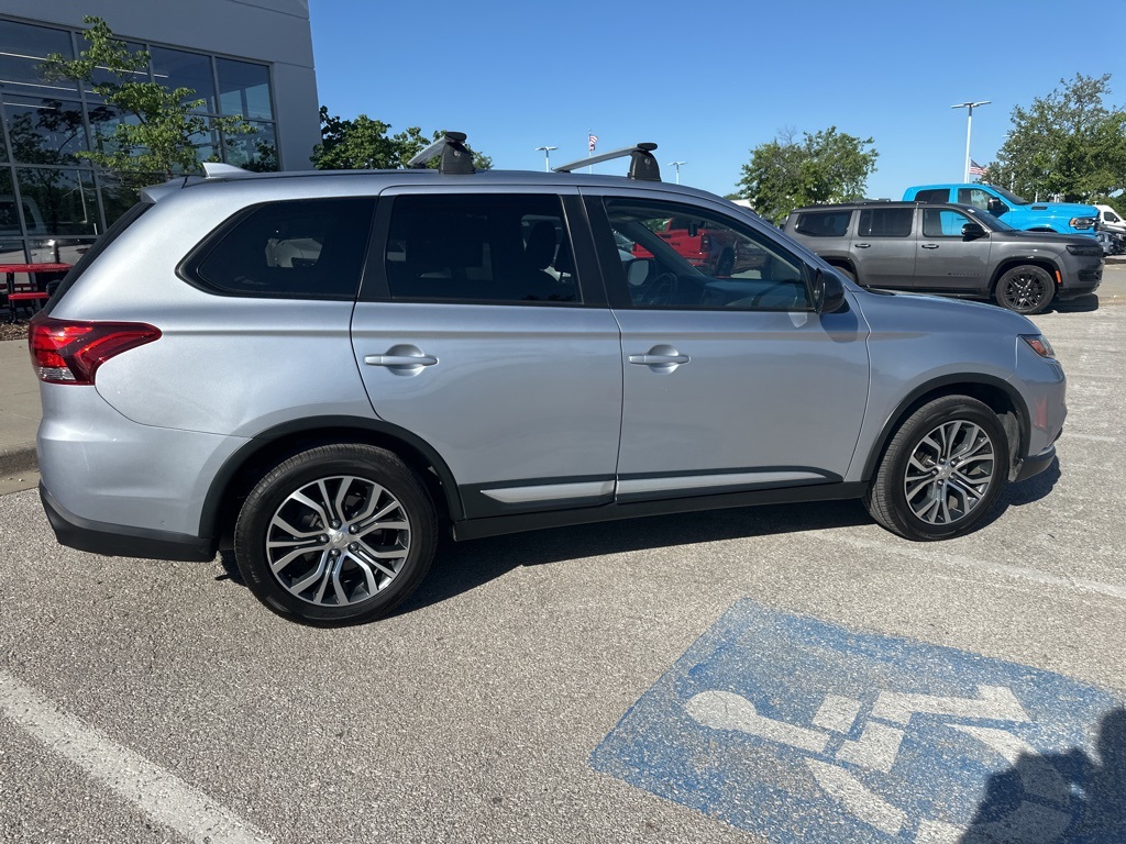 Vehicle image 21 of 70