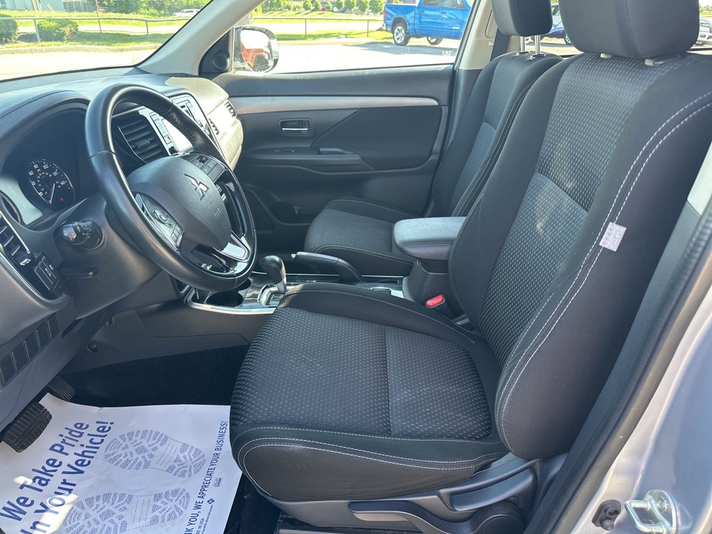 Vehicle image 36 of 70