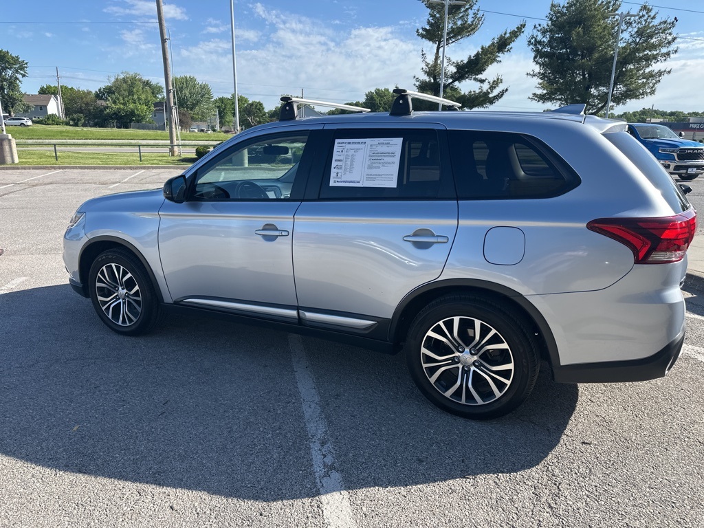 Vehicle image 28 of 70