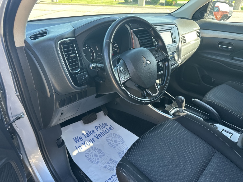 Vehicle image 60 of 70